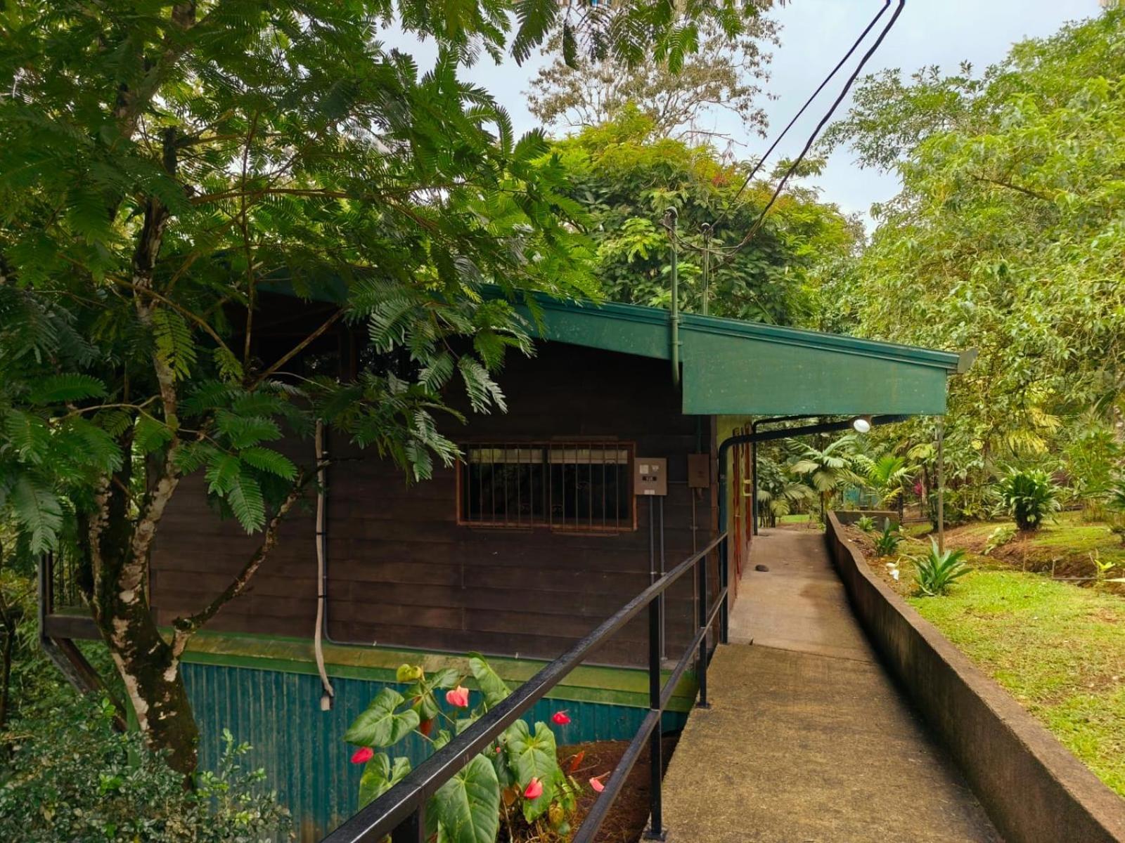 Avita Lodge Quesada  Exterior photo